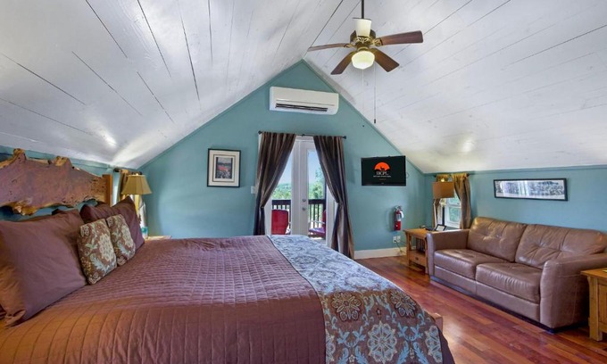 Dripping Springs House | Discover Family-Friendly Comfort at Swing On Inn Suites