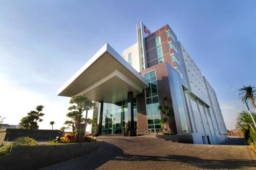 Sidoarjo Hotel | Relaxing Stay at Swiss-Belinn Airport Surabaya with Pool
