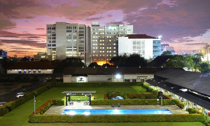 Cawang Hotel | Modern Sentral Cawang Hotel with Pool & Spa Amenities