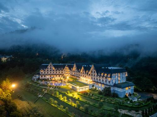 Da Lat Resort | Relax at Swiss-Belresort Tuyen Lam with Oceanfront Views