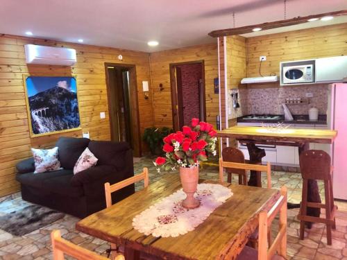 Sao Pedro Ski Chalet | Charming Swiss Chalet: Guest Rated 9.2 & Pet Friendly