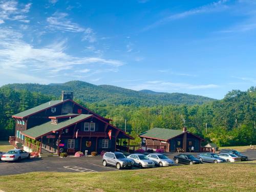 Intervale Hotel | Welcoming Swiss Chalets Village Inn with Pool & Hot Tub
