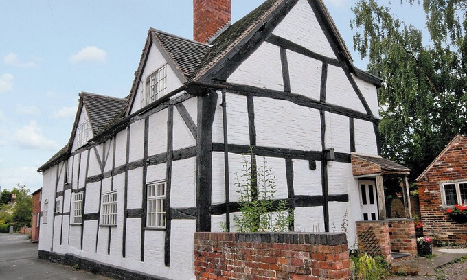 King's Bromley Cottage | Family-Friendly 2 Bedroom Retreat in Alrewas, Near Lichfield
