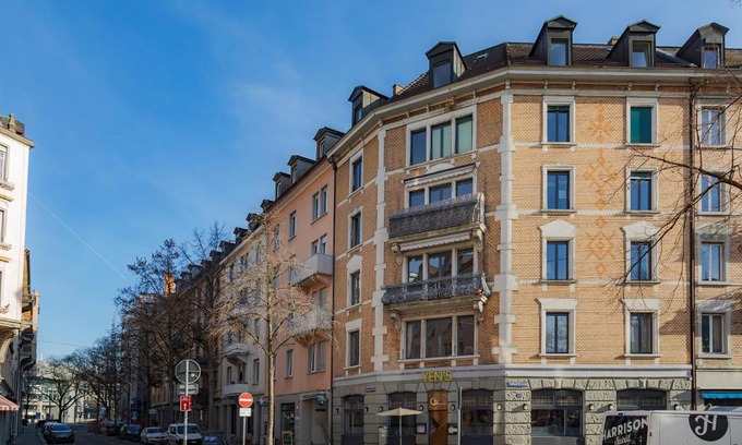 Werd Apartment | Budget-Friendly Swiss Star Aussersihl with Family Amenities