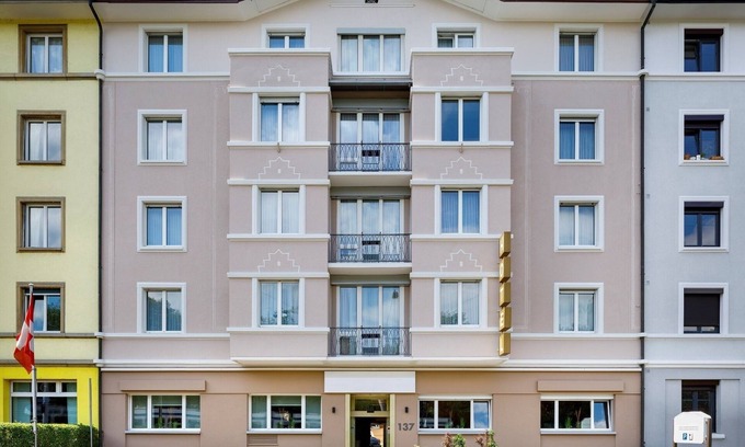 Unterstrass Apartment | Discover Swiss Star Irchel: Pet-Friendly Comfort Awaits
