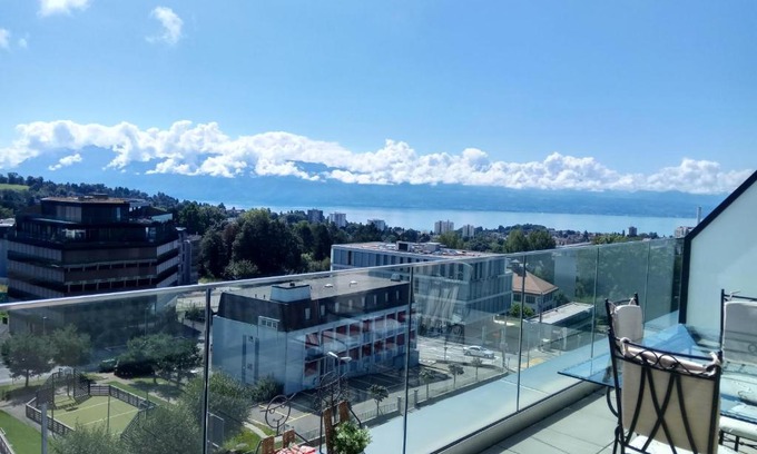 Lausanne Apartment | Experience Swissart: Inviting Lake View & Family-Friendly
