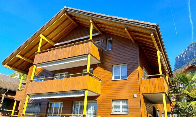 Merligen Apartment | SwissHut Stunning Views Alps & Lake - Apart. Innerdorf