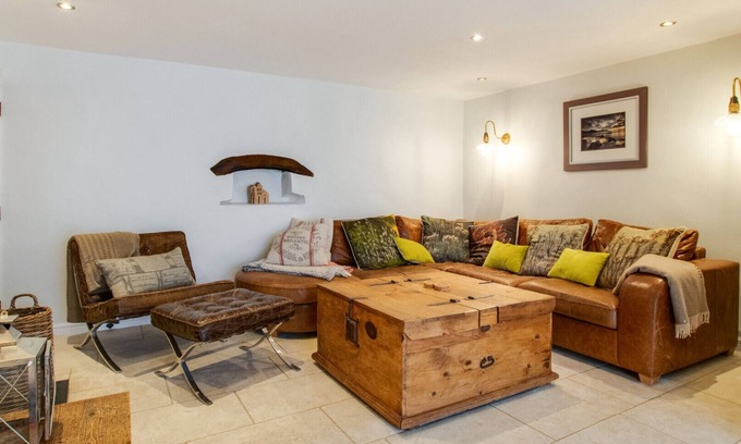 Horton House | Family-Friendly Swn Y Mor - Four Bedroom House for 9