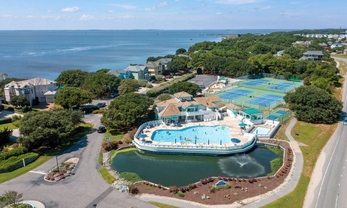 Monteray Shores House | Top-Rated Swoop Inn: Hot Tub, Pool & Fitness Center Access