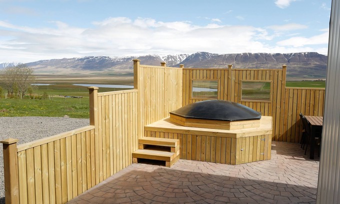 Siglufjordur House | Discover Syðra-Skörðugil Guesthouse: Spa & Hot Tub Retreat