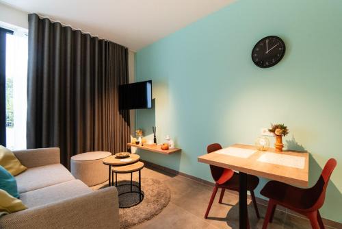 Evergem Apartment | Cozy SYBA Gastenverblijf with Kitchen Amenities