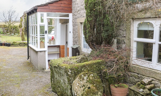 Foolow Cottage | Family-Friendly Sycamore Cottage with Garden in Foolow