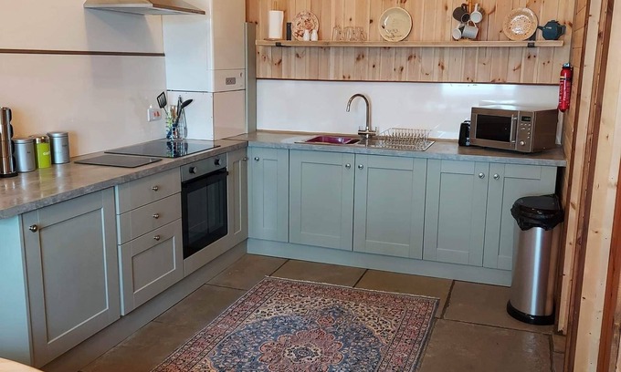 Westbrook Court Cabin | Convenient Self-Catering Retreat Close to Hay-On-Wye