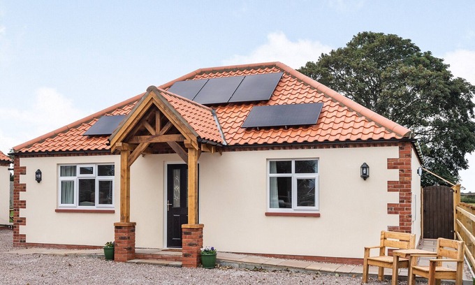 Skegness Cottage | Family-Friendly Retreat Near the Seaside, Pet Welcomed!