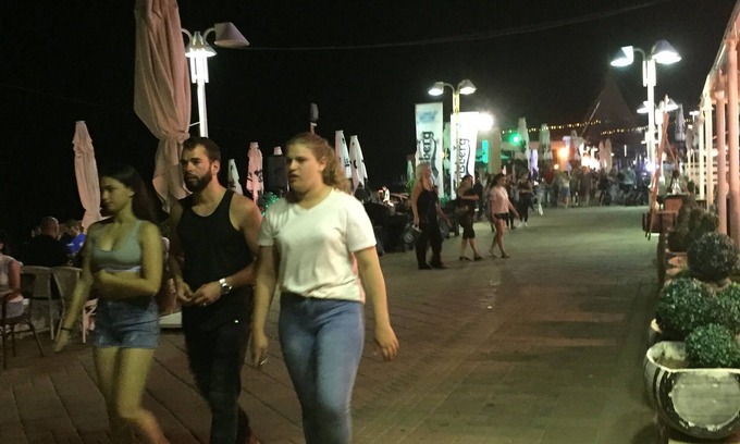 Elqosh Apartment | Judith's Beach House: Oceanfront Retreat with Private Pool