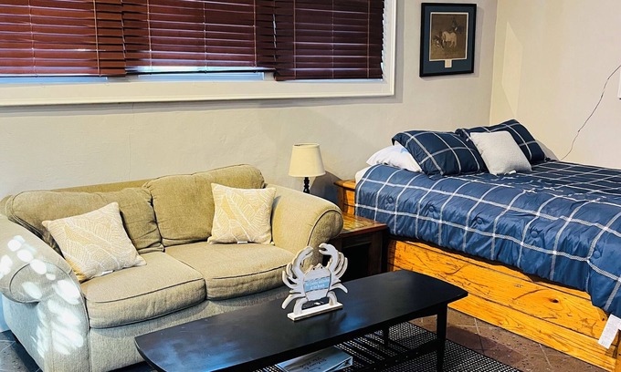 Old Town Apartment | Pet-Friendly Sycamore Studio at the Abode Guest House
