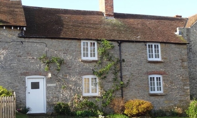 Littlebredy Cottage | Experience Sycamores Cottage on a Scenic Dorset Farm
