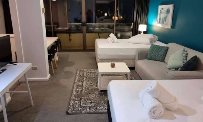 Darlinghurst Apartment | Central Sydney Studio with Balcony & Pool Access