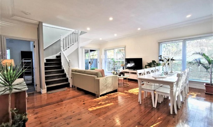 Miranda House | Inviting Sydney Meets Miranda: Cozy 4-Bedroom Corner House