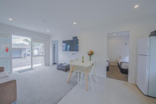 Mount Wellington Hotel | Family-Friendly Sylvia Park Motel with Kitchen Amenities