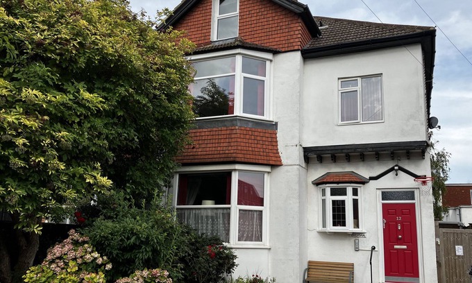 Bexhill-on-Sea Cottage | Pet-Friendly Sylvian Cottage with Ocean Views in Bexhill
