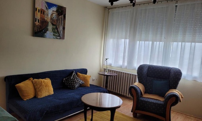 Godollo Apartment | Discover Sylvis Place: Family-Friendly with Delicious Dining