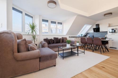 Neulerchenfeld Apartment | Modern Loft at SYMPHONY Apartments with Ocean View & Grill