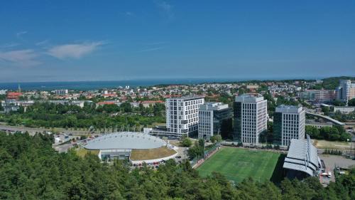 Witomino Apartment | Modern Symphony Tower Aparthotel - Family-Friendly Retreat