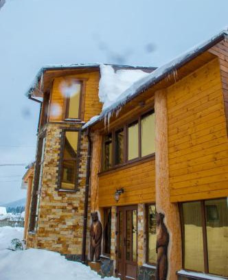 Soymy House | Enjoy Comfort at Synevyrskyj Chardash with Pool & Hot Tub