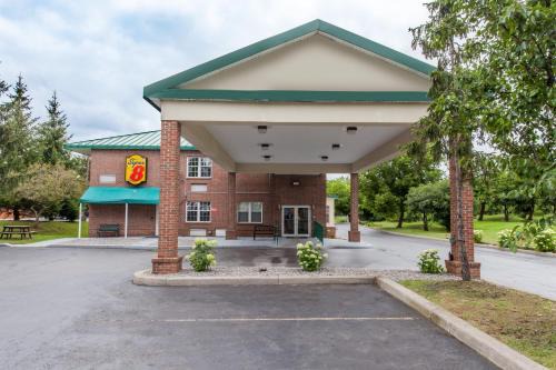 East Syracuse Hotel | Family-Friendly Syracuse Inn with Great Reviews Awaiting You