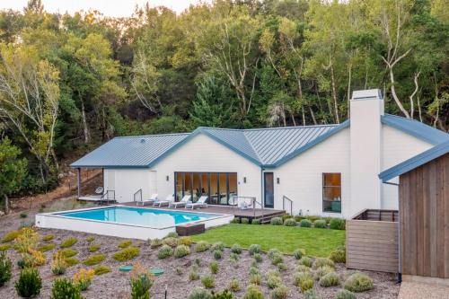 Sonoma Villa | Syrah by AvantStay: Hilltop Haven with Infinity Pool Views