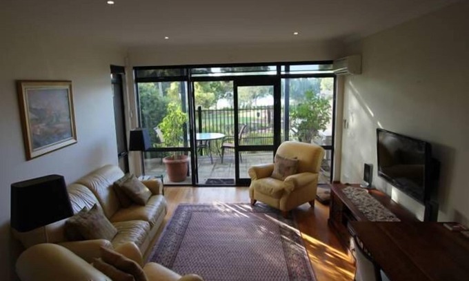 East Perth Apartment | Discover Syrena on the Swan - Pet Friendly & Breakfast Included