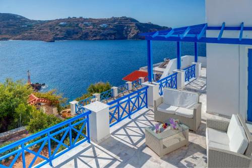 Kini House | Scenic Syros Private House with Breathtaking Sea Views