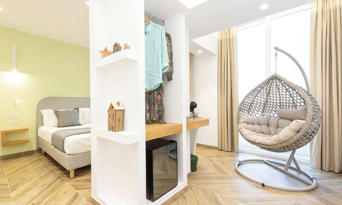 Sorrento City Centre Bed & Breakfast | SYRRENTON HOME - Charming bedroom B&B in wonderful Sorrento