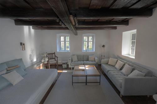Verteskozma House | Welcoming Százéves Ház - Family and Pet-Friendly Retreat