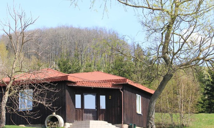 Janowice Wielkie House | Pet-Friendly Comfort at Szałas Muflon - Mufflonhütte