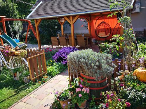 Siklos House | Pet-Friendly Szabó Vendégház with Breakfast & Family Amenities