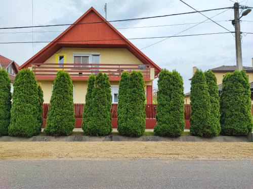 Hajduszoboszlo House | Explore Szaffi Apartman: Guest Rated 9/10 with Hot Tub!