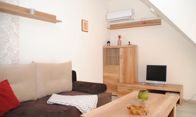 Szeged Apartment | Exceptional Szamóca Apartman: Child-Friendly Retreat