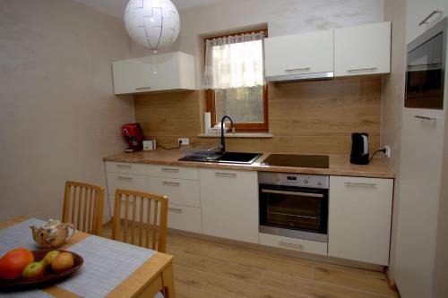 Jaworki Apartment | Pet-Friendly Szarlotka: 4-Star Stay with Pool & Kids’ Amenities