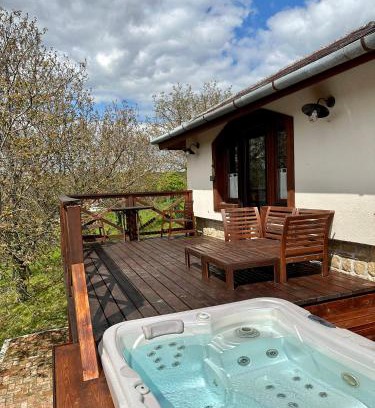 Zalaujlak Apartment | Discover Szarvaslak Zalaújlak: 4-Star Stay with Hot Tub