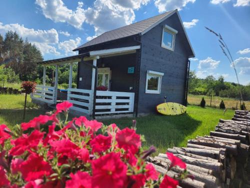 gmina Piotrkow Kujawski Villa | Relax at Szary Domek: Jacuzzi, Beachfront & 9.1/10 Rating