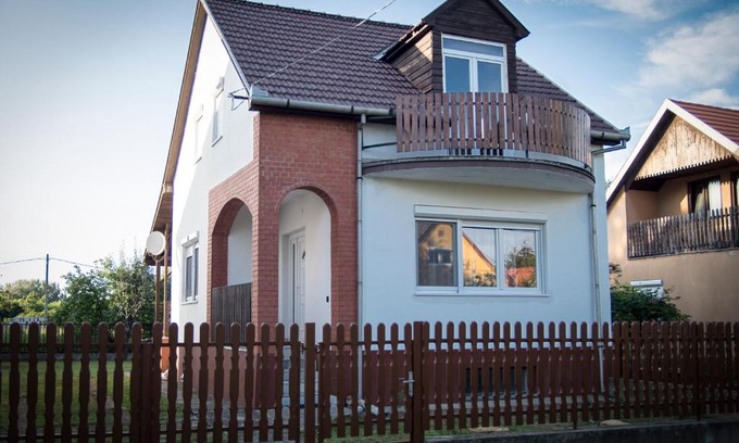 Zsorifurdo Apartment | Relax at Szegfű Vendégház: Oceanfront Pool & Spa Retreat