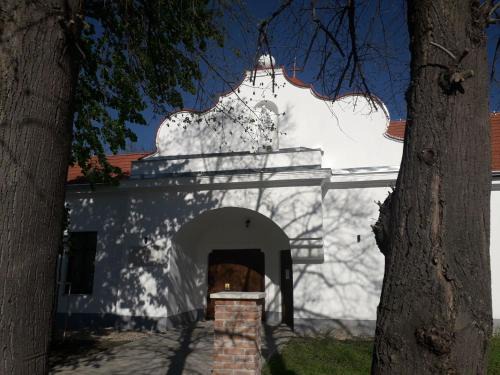 Ujkigyos Bed & Breakfast | Accessible Retreat at Szent Imre Panzió for Every Traveler