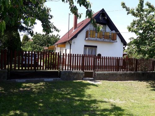 Fertohomok House | Oceanfront Szilva Apartman: Family-Friendly Retreat