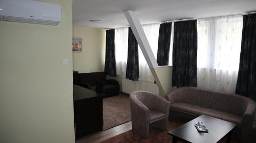 Bekescsaba House | Discover Szlovák Panzió: Family-Friendly with Breakfast