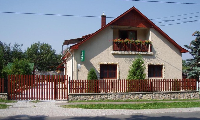 Szilvasvarad Bed & Breakfast | Pet-Friendly Táltos Vendégház with Oceanfront Dining