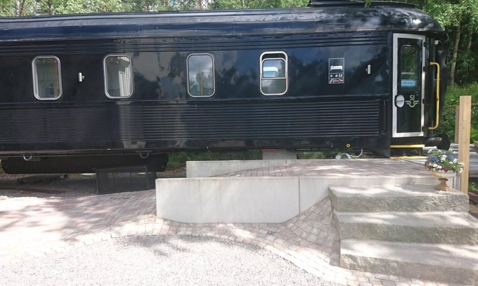 Arjang Hotel | Discover Tågvagnshotellet at Silleruds Station – Guest Rated 8.6