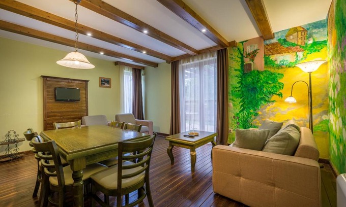 Bank Apartment | Cozy Tó Apartmanházak with Oceanfront Views and Pet-Friendly
