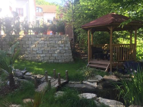 Denzenberg/Sand Apartment | Discover Tübingen Denzenberg: Garden Retreat with Free Parking